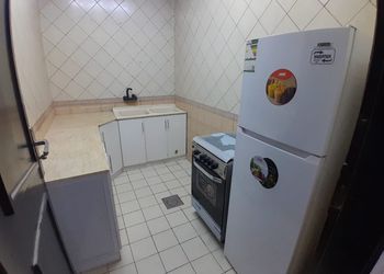شاليه بملعب كرة طائرة ومسبح