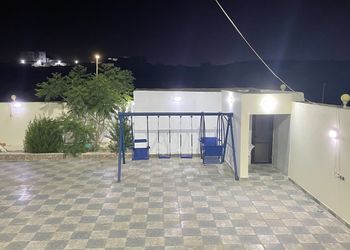 شالية بمجلس ومسبح داخلي
