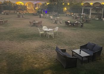 منتجع فندقي بجلسات خارجية مشتركة
