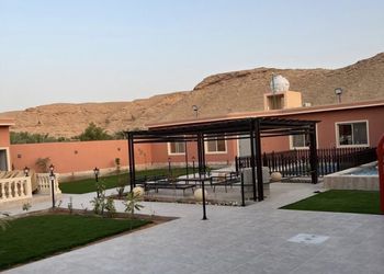 شاليه بمسبح وألعاب مائية
