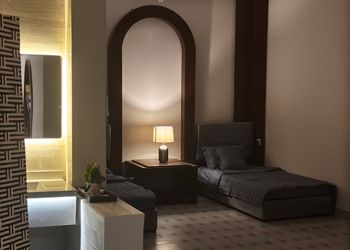 شقة بصالة مريحة وثلاث غرف نوم 