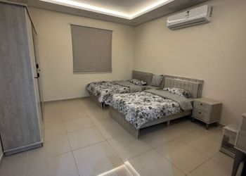 شقة بصالة وغرف نوم