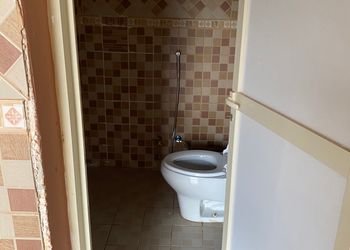 استراحة بمسطح اخضر وجلسة