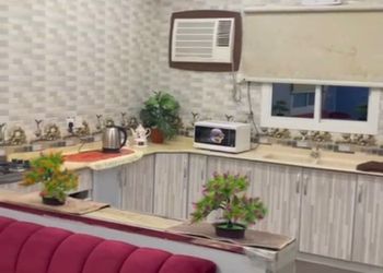 استراحة بإطلالة على مسبح وجبل