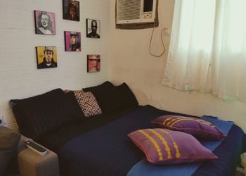 استديو بسرير ماستر وجلسة جانبية