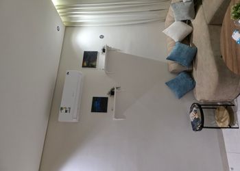 استديو بجلسة جانبية ودخول ذاتي 