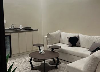 شقة بصالة مريحة ودخول ذاتي 