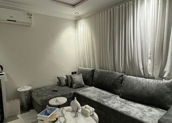 استديو هادئ بدخول ذاتي