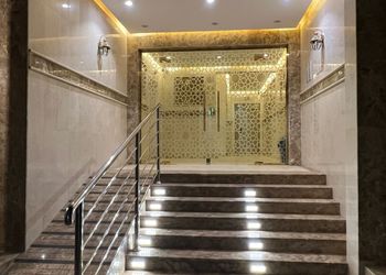 شقة بغرفة معيشة وغرفتين نوم 