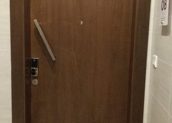 شقة بصالة أنيقة وثلاث غرف نوم