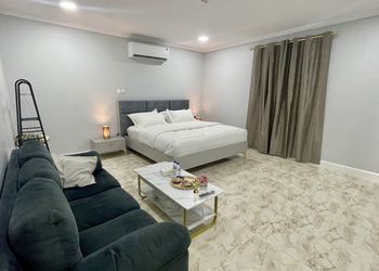 استديو هادئ بدخول ذاتي 