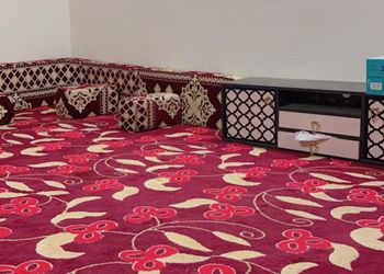 استراحة بفناء خارجي ومجالس