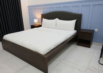 استديو بسرير ماستر وجلسه جانبيه