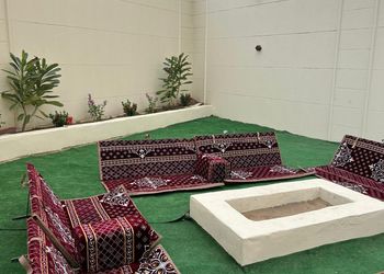 استراحة بمسبح خارجي وجلسة خارجية