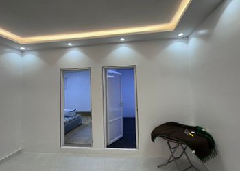 استراحة بمجالس واسعة وفناء خارجي