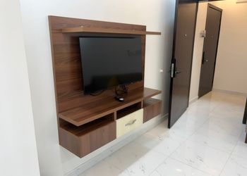 غرفة بسرير ماستر