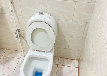 شقة بغرفتين نوم وأثاث مريح