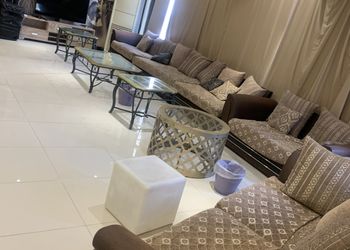 استراحة بمسبح خارجي وصالة جلوس