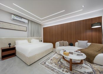 استديو بسرير ماستر وجلسة جانبية