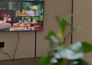 استديو بسرير ماستر وأثاث مريح 