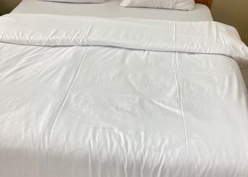 استديو بسرير ماستر وأثاث مريح 