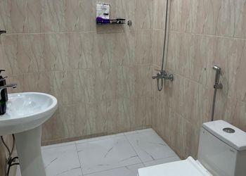 استديو بأثاث مريح وبسيط 