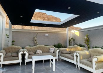 شاليه بمسبح تدفئة واسطبل خيل