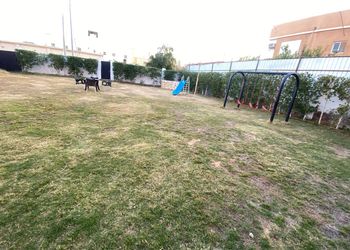 شقة بكراج خاص وبلكونة