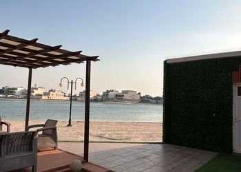 شاليه ـ6 غرف نوم مطلة على البحر 