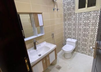 شقة بغرفة جلوس وغرفتين نوم 