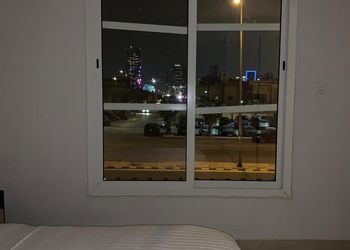 شقة بثلاث غرف نوم وصالة