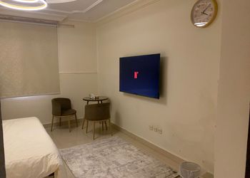 استديو بأثاث مريح وبسيط 