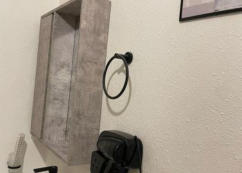 استديو بسرير ماستر وأثاث مريح 