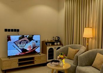 استديو بسرير ماستر وأثاث مريح 