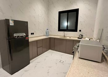 شاليه بمسطح اخضر وجلسة خارجية 