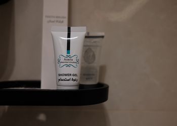 شقة بصالة أنيقة ودخول ذاتي