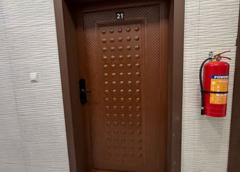 شقة بغرفة نوم وصالة مريحة 