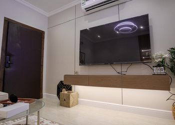 شقة بصالة أنيقة ودخول ذاتي