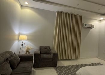 شقة بصالة مريحة وغرفة نوم 