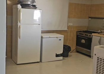 شاليه بجلسة خارجية على المسبح 