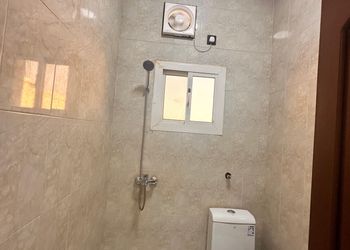 شقة بصالة مريحة وغرفتين نوم 