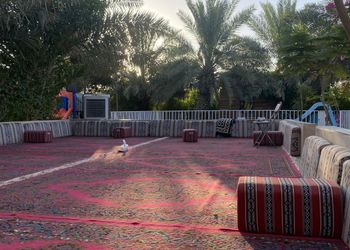 استراحة بمسبح وجلسة خارجية 