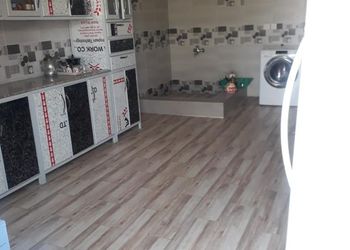 استراحة بمسطحات خضراء وبيت شعر