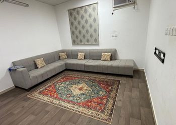 غرفه مع حمام ومطبخ زاويه