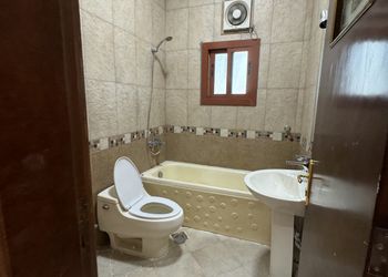 فيلا بمسبح خارجي وغرف نوم