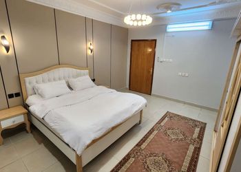 شقة بصالة وغرف نوم