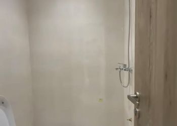 شاليه بمسطح اخضر ومسبحين