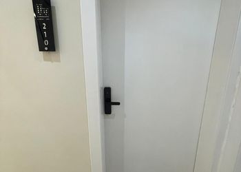 استديو هادئ بسرير ماستر