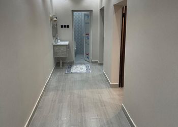 شاليه أنيق بمجلس واسع بحديقة صغيرة  