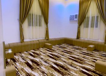 استراحة بجلسة خارجية ومسطح اخضر